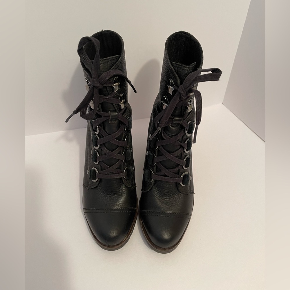 Sorel Joan Of Arctic Uptown Lace Wedge Boots Size 7 Black Leather Waterproof